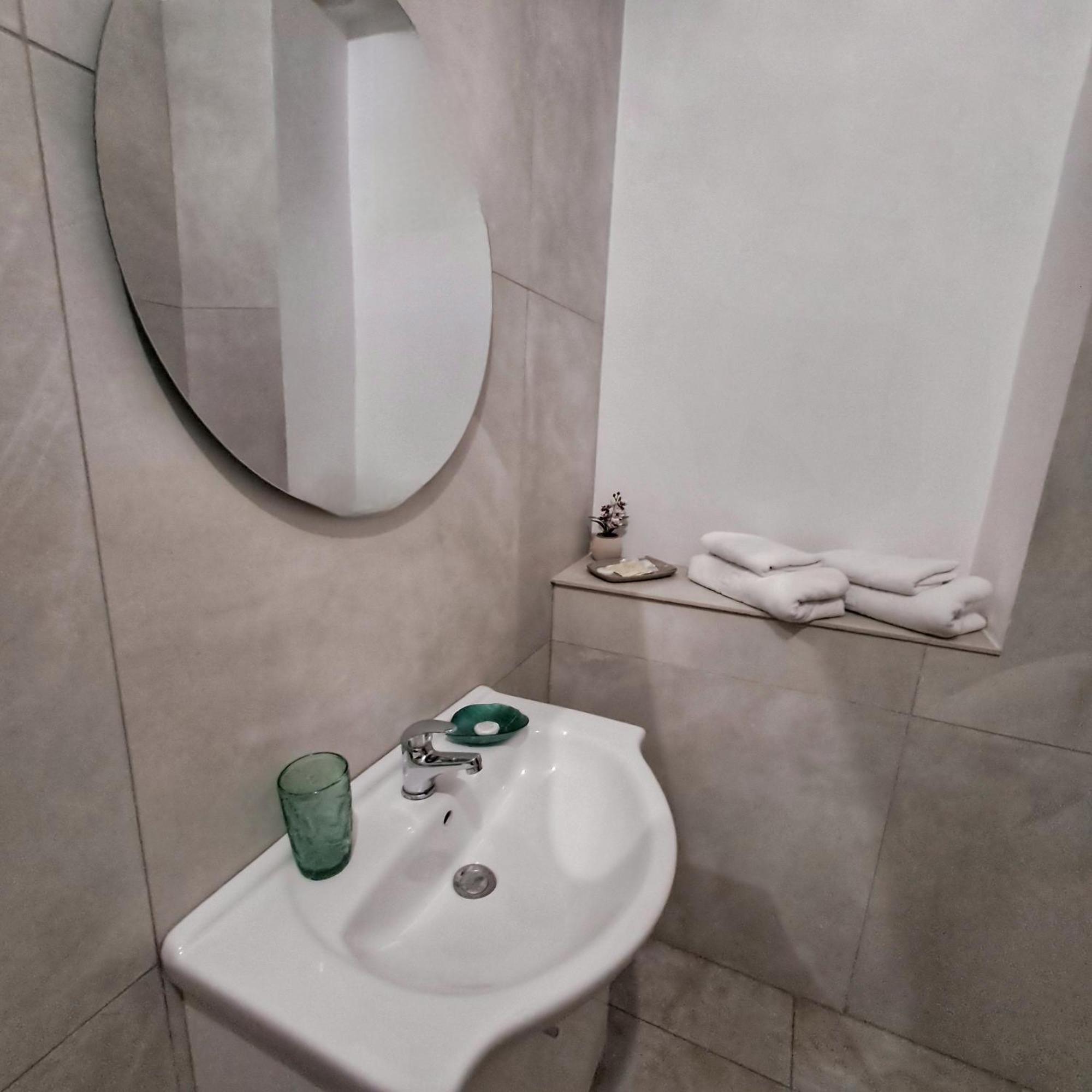 Vily Luxury Rooms Focşani Extérieur photo