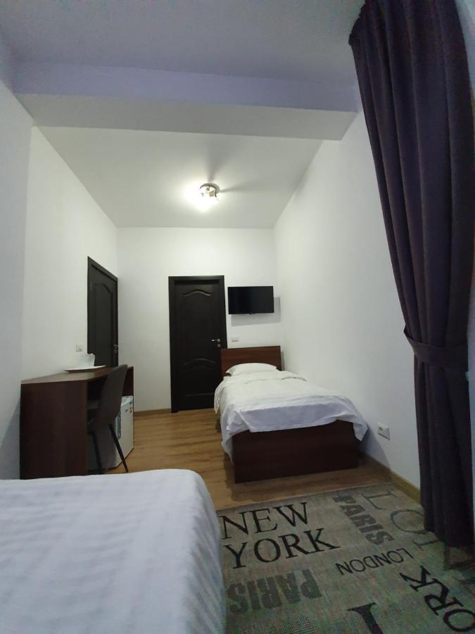 Vily Luxury Rooms Focşani Extérieur photo