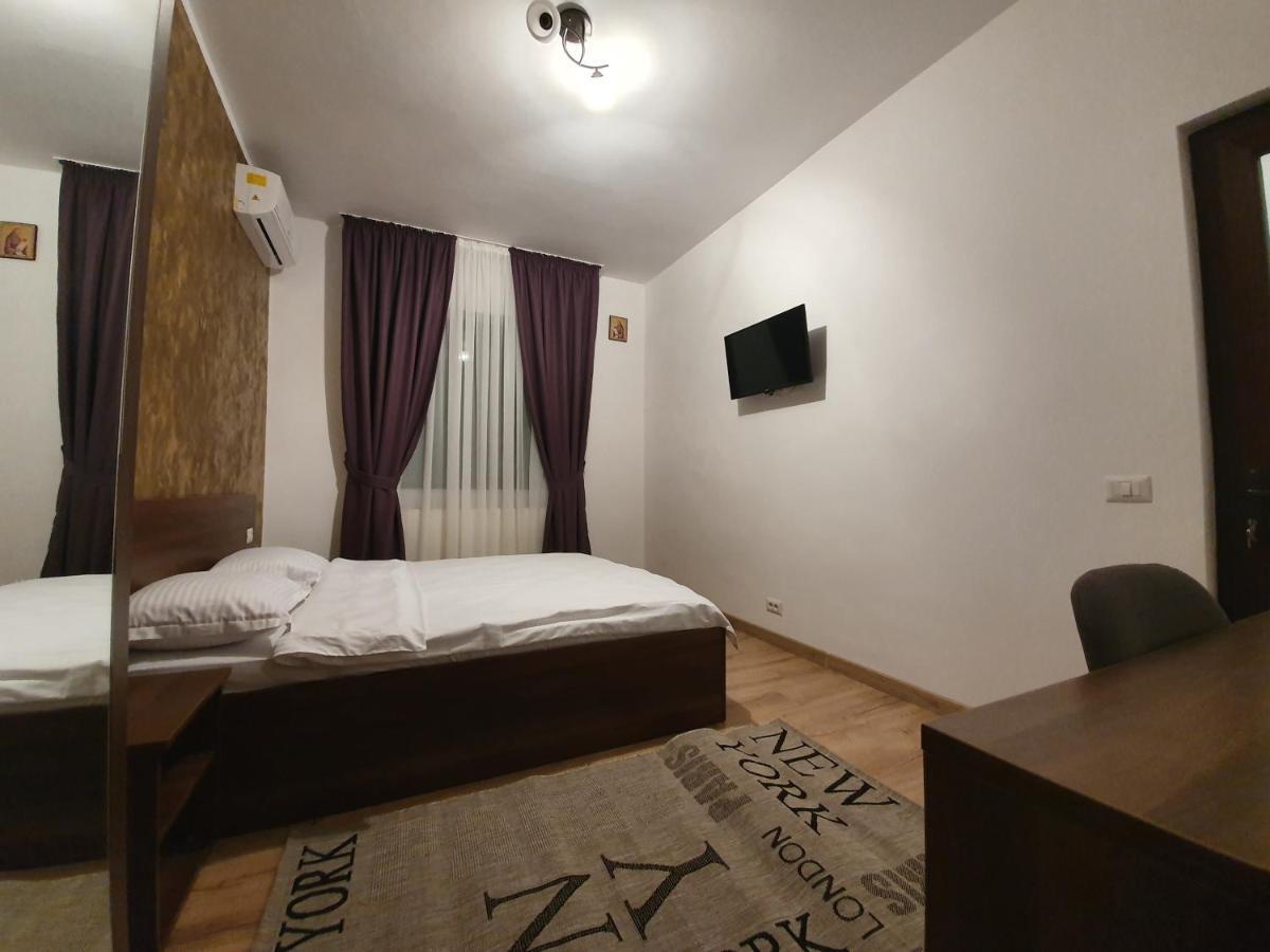 Vily Luxury Rooms Focşani Extérieur photo