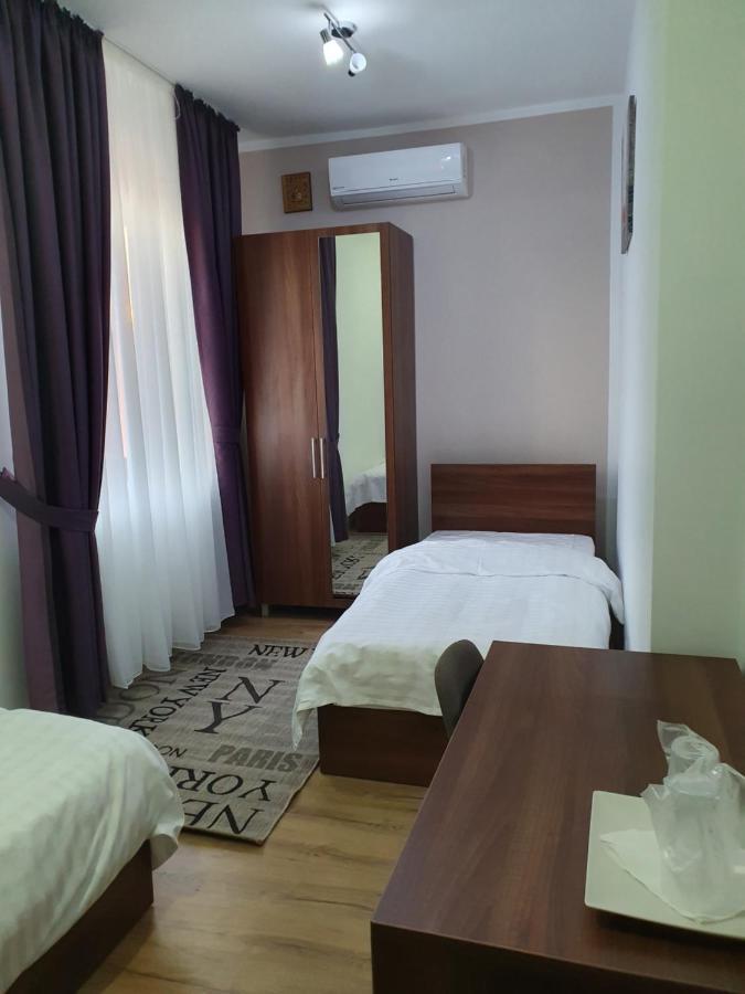 Vily Luxury Rooms Focşani Extérieur photo