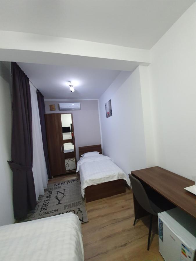 Vily Luxury Rooms Focşani Extérieur photo
